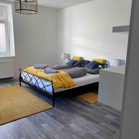 B12 - Bohdanecska 12 Apartment ปาร์ดูบิตเซ ภายนอก รูปภาพ