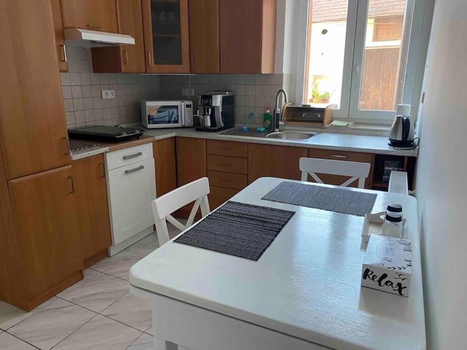 B12 - Bohdanecska 12 Apartment ปาร์ดูบิตเซ ภายนอก รูปภาพ