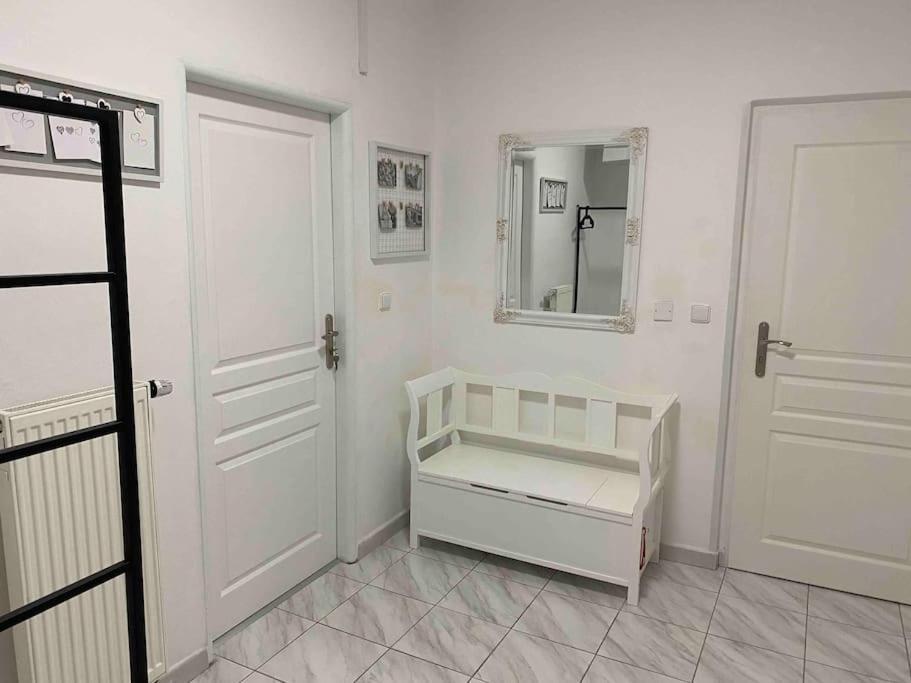 B12 - Bohdanecska 12 Apartment ปาร์ดูบิตเซ ภายนอก รูปภาพ